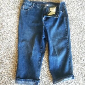 Ladies 14 Petite Jean Capri Pants